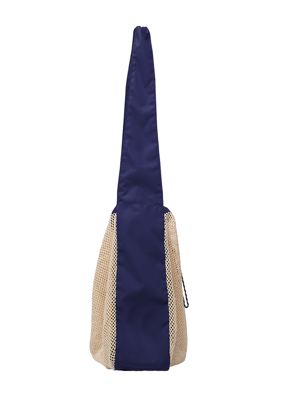side view of net bag with navy sides and straps