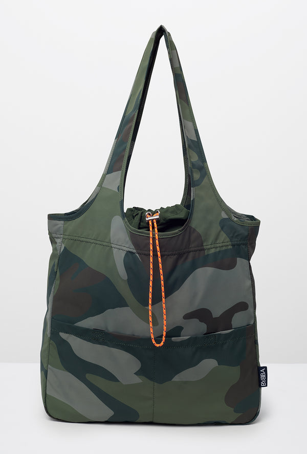 Green camouflage shoulder bag with orange drawstring